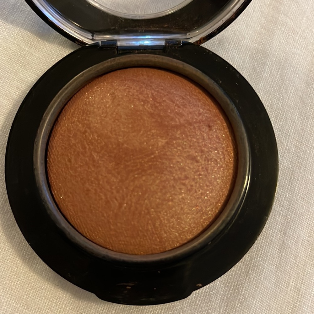 MAC Cosmetics - Picture 4 of 5
